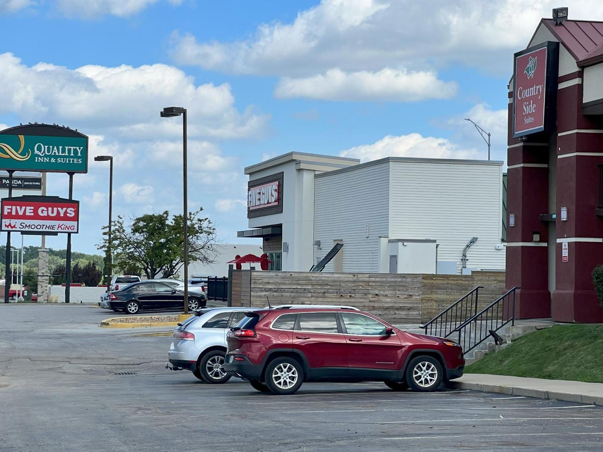 Countryside Suites Kansas City Independence I-70 East Sports Complex Hotel Exterior photo